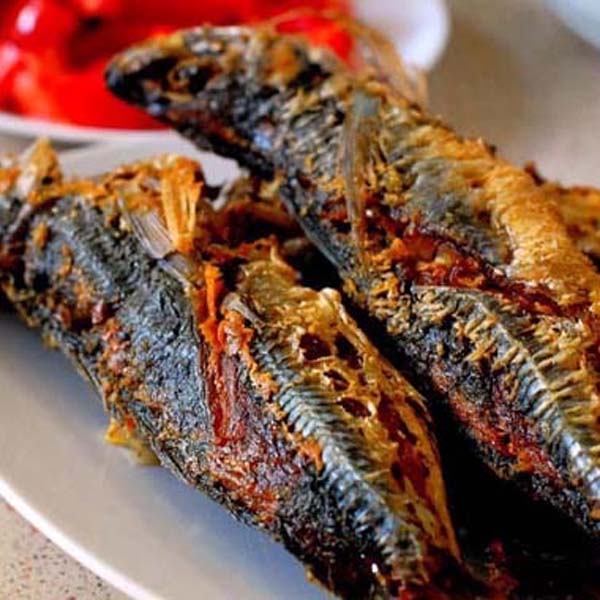 Cá nục chiên mắm